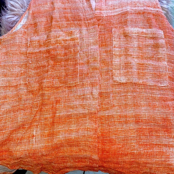 Sleeveless button down shirt - Picture 2 of 3